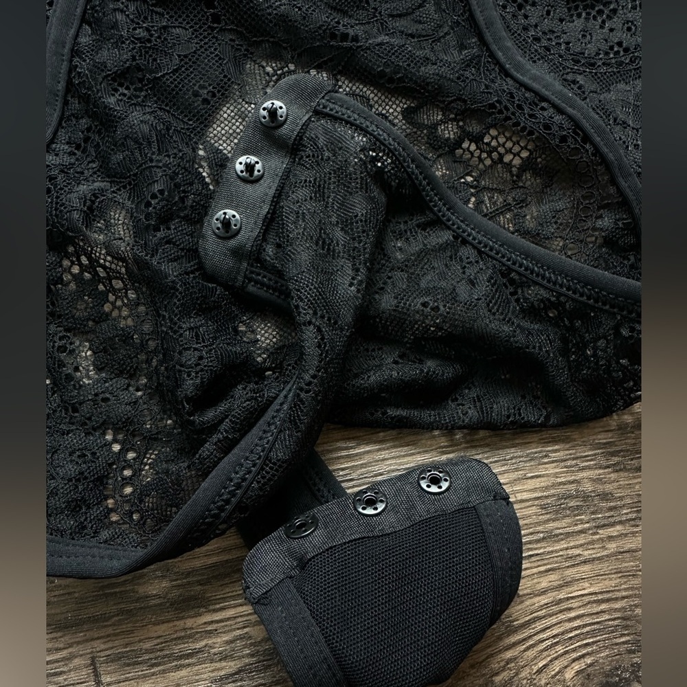 Black Mesh Top - XL - Picture 2 of 6